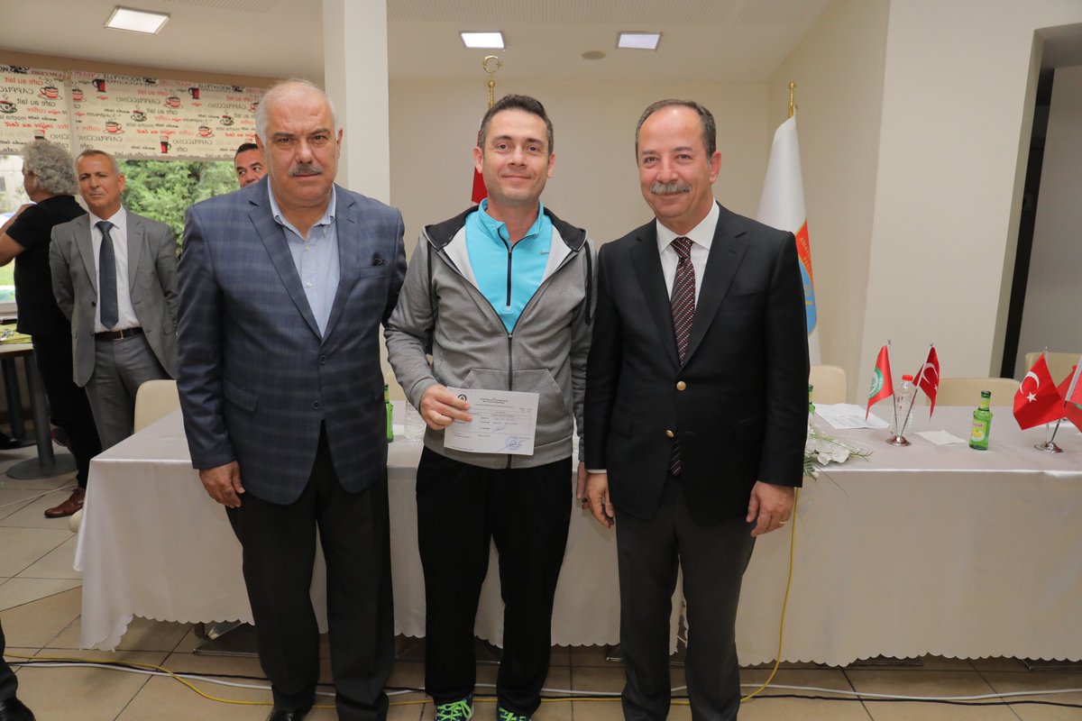 Gençlerimizin her zaman yanında olduğumuzu ve gençlerin sportif faaliyetlerde bulunması, spor yaparak zararlı alışkanlıklardan korunması için dün olduğu gibi bugün de yarın da amatör spor kulüplerinin yanındayız.