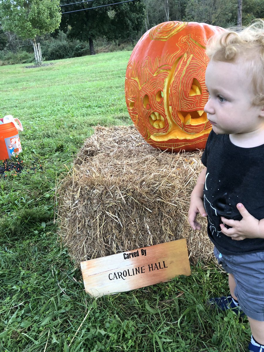 TPSArtClub's tweet photo. Yay! Pumpkins, lights and Scarecrows! @hvartscouncil https://t.co/y9Nt6zVZLD