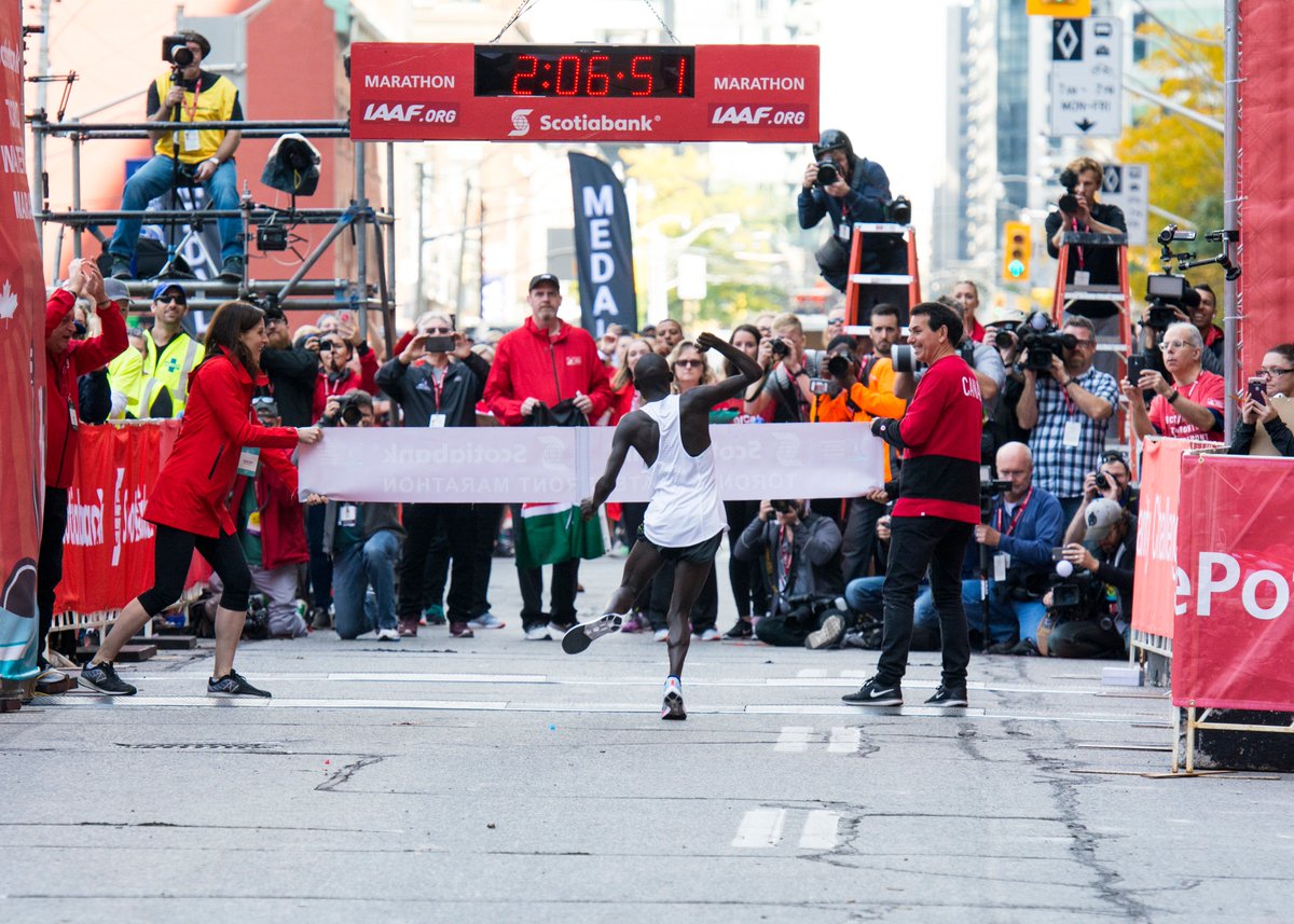 The @Scotiabank Toronto Waterfront Marathon will be live streamed right here on Twitter @PeriscopeCo on Sunday October 21st! Tune in starting at 8:15 a.m. 

Full broadcast details: bit.ly/2QJV01j #STWM <a href="/TwitterCanada/">Twitter Canada</a> @TwitterSportsCA
