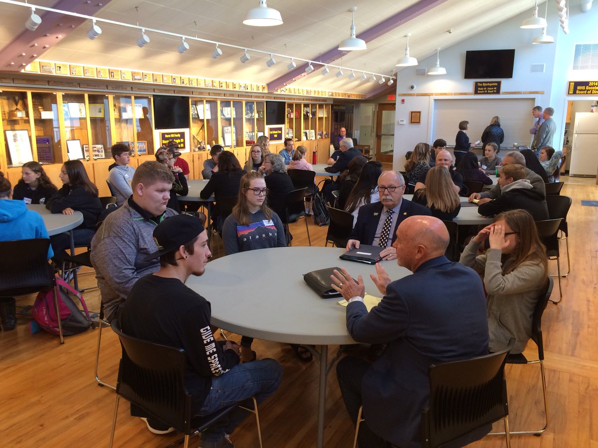 OregonSuccess's tweet image. Listening to students at Marshfield HS where our co-Chair Sen Arnie Roblan was a teacher and served as principal for 14 years.