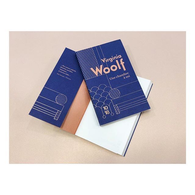 PimpantStudio's tweet image. | News | Fiers de vous présenter ce petit bijou collector dont @editions1018 nous a confié la réalisation 👌✨ Encore mille mercis à eux, ainsi qu’à @paulinericco pour leur confiance ! 🤗
.
.
.
#cover #publishing #design #bookcover #collector #edition #… ift.tt/2QDQrpg