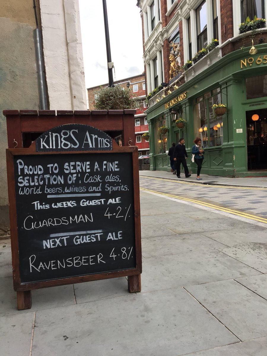 windsoretonbrew's tweet photo. Borough Market and a beer. Oh why not then? Green Hopped Guardsman on @kingsarmsboro. Fresh hops straight from a hop farm in East Sussex #FreshFreshFresh #WeBrewWatch https://t.co/KDCprjs8ep