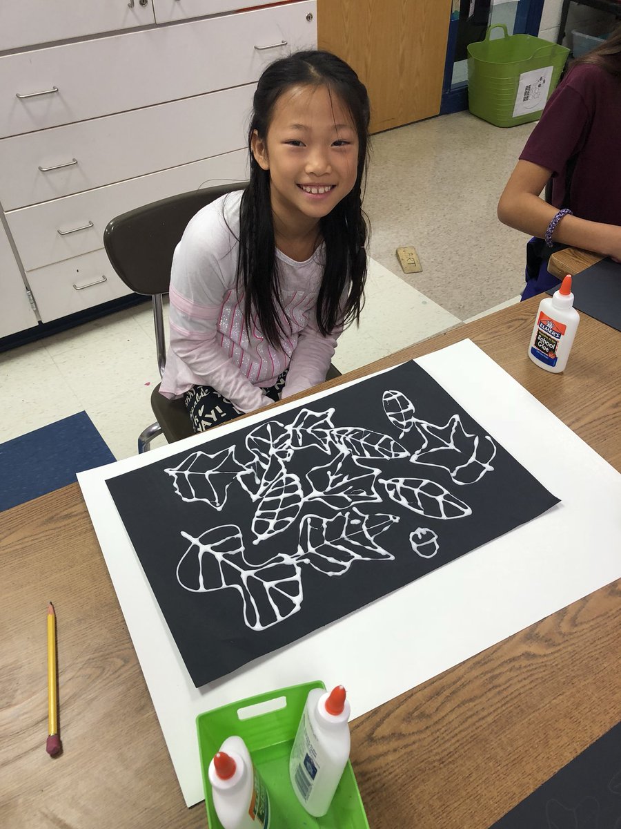 MsSullivanArt's tweet photo. Fourth graders learning about Georgia O’Keeffe and making some fall inspired art! https://t.co/cJfkWKFIwy