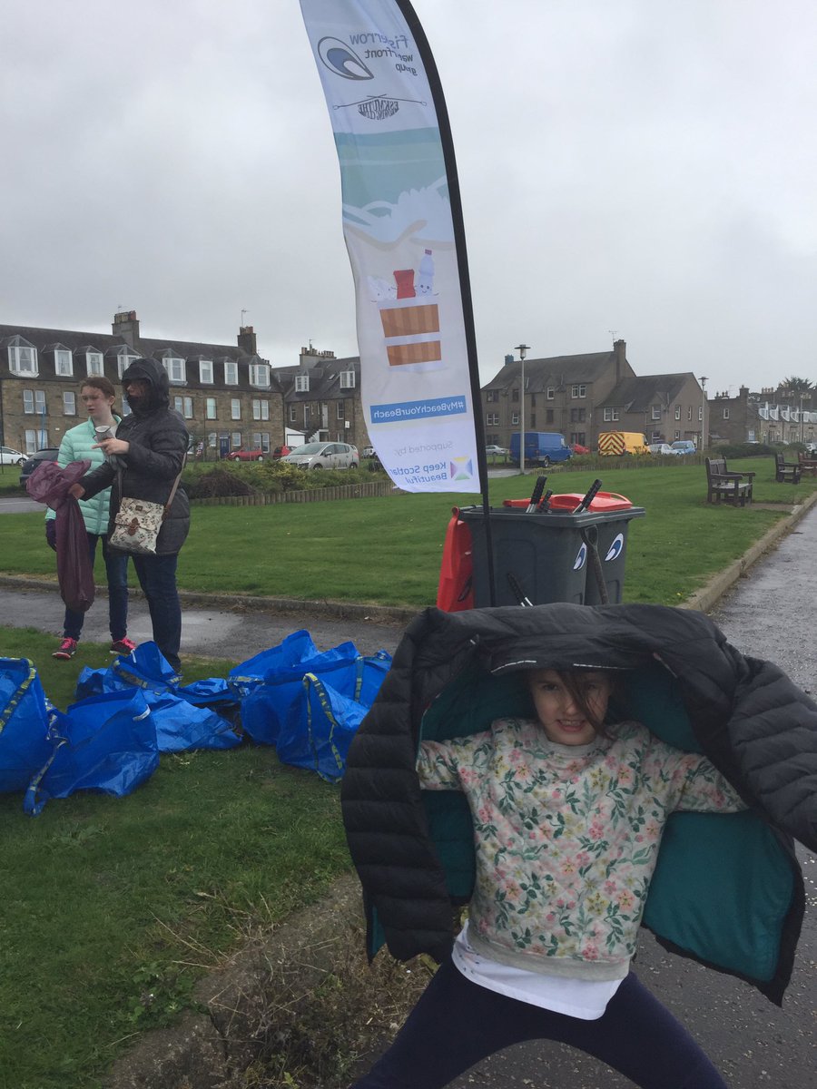NikkiSinclair16's tweet photo. Great to see @SCRAPbook_Scot on Twitter! 8 yr-old Stella here was horrified by all the litter found on the last Beach clean that she went straight home and made cupcakes to raise funds for SCRAPbook https://t.co/SYlI4pe5pq
