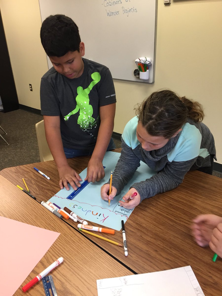 RESLibrary_DCS's tweet photo. Fourth graders are working on posters to spread kindness around our school! #collaboration #bekind https://t.co/lJCgcl6Nz9