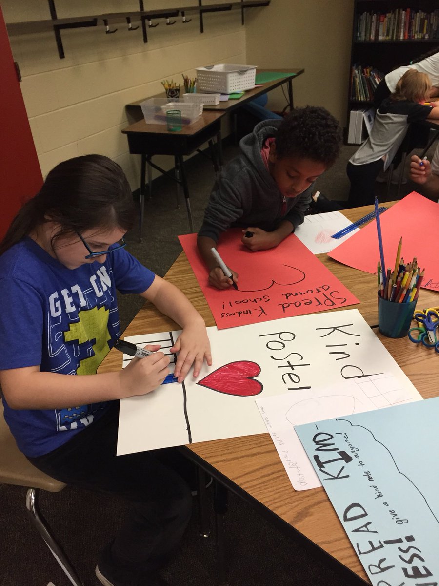 RESLibrary_DCS's tweet photo. Fourth graders are working on posters to spread kindness around our school! #collaboration #bekind https://t.co/lJCgcl6Nz9