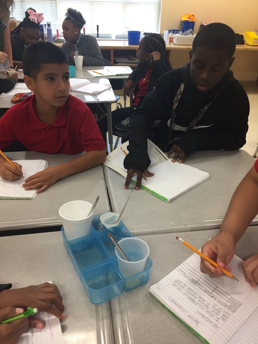 Slaforet1's tweet photo. Which holds the heat best?#allaboutthescience. #wontstoplearning #interactivenotebooks @DonelleWilliams @eMC_Squared_TDS @HighlandHtsES @aoduta @Wanderingft https://t.co/Gg1wu0Kvpz