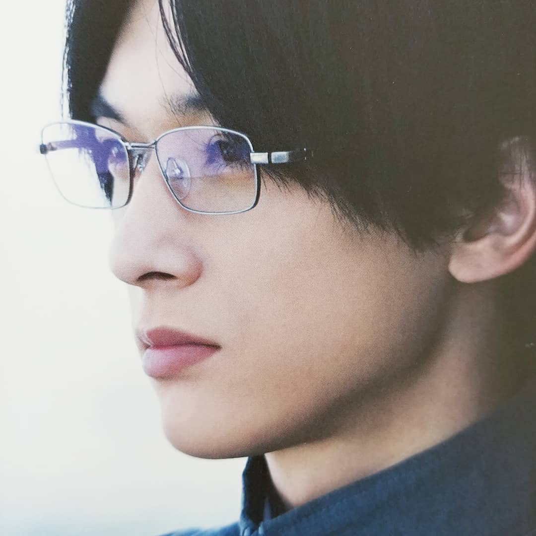 お 個人的にbleachのときの黒髪センター分けメガネの吉沢サンも推していきたい所存 ウッ