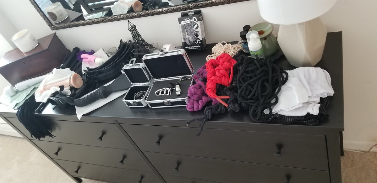 I love having my hands tied up with extended dates.. figuratively and literally 😘

My pleasure chest was designed with you in mind handsome. Won't you come play with me?

RT if you'd play with me and my pleasure chest