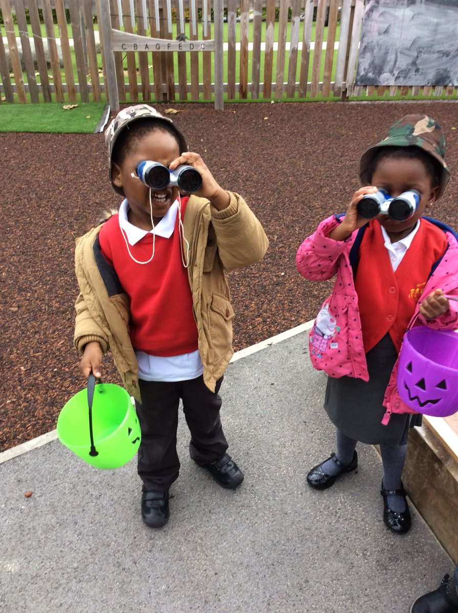 bartonmichelle1's tweet photo. Today we went on a dinosaur hunt #rrrooaaarrrr! @NewParkPrimary https://t.co/74sbWCo0ti