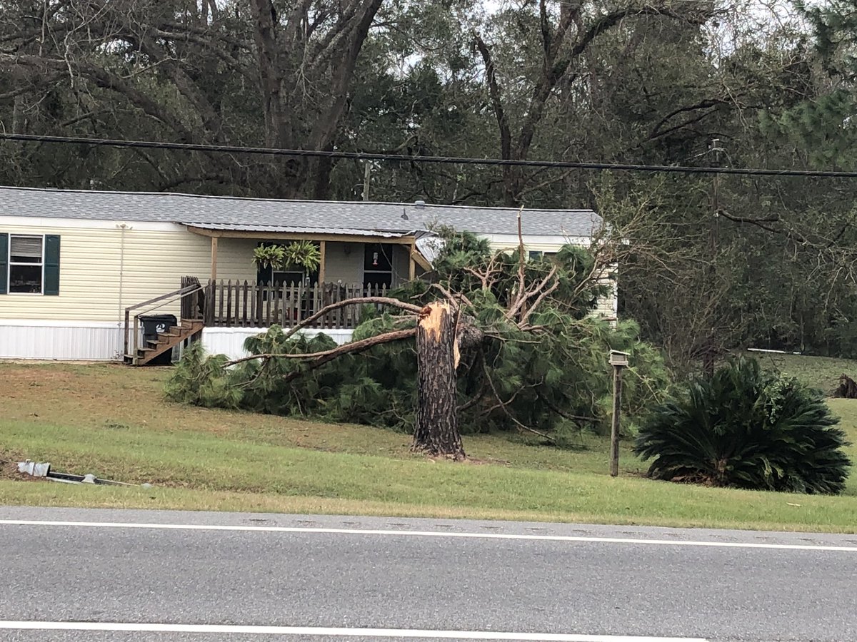 MarkWinneWSB's tweet photo. Dougherty County damage @wsbtv https://t.co/6GEfN6SntP