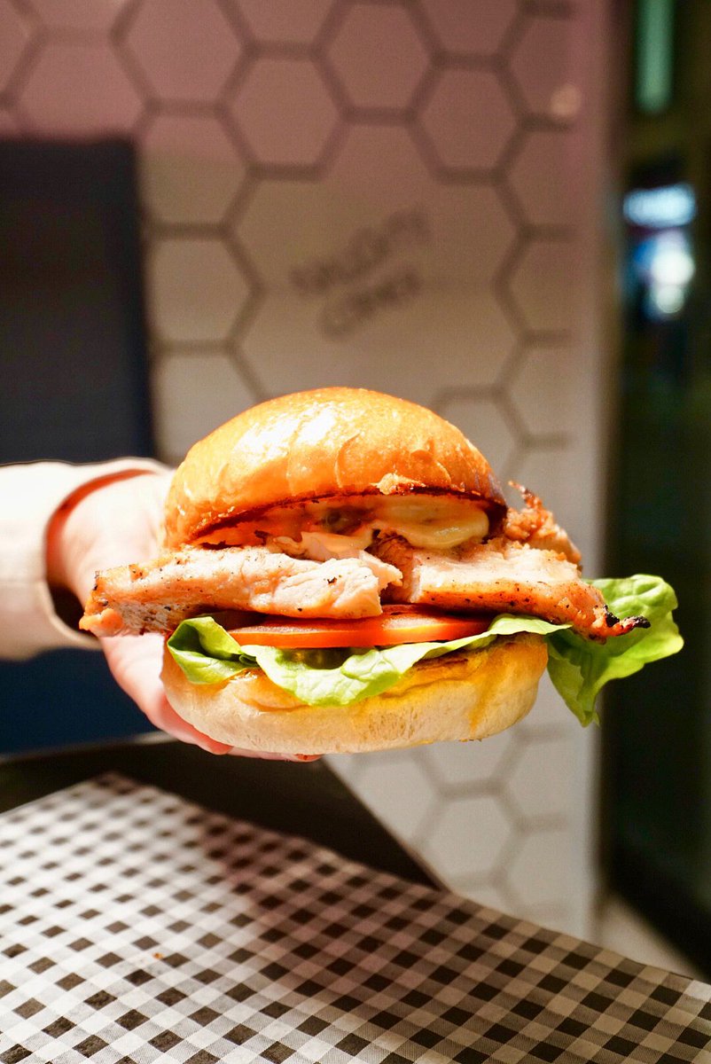 Our grilled chicken burger is guilt free eating. 

Tag a clean eater to brighten up their day!