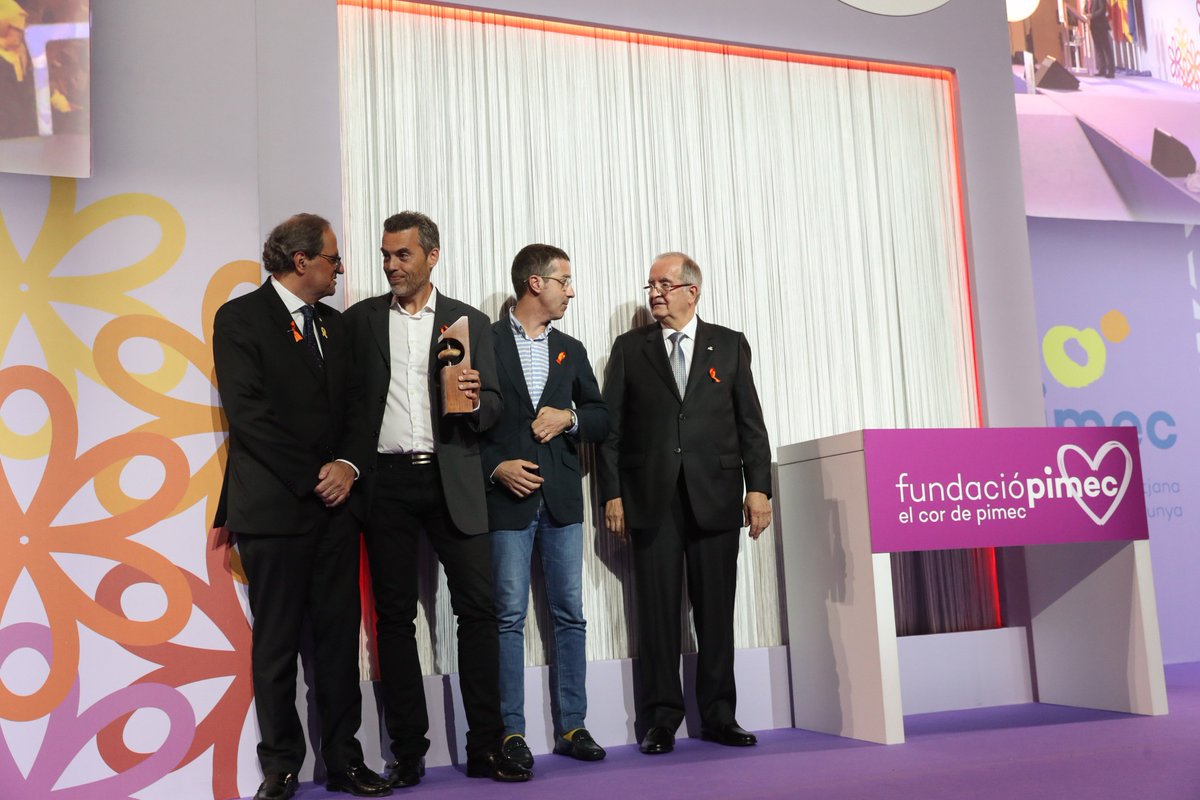 AntoniCanete's tweet photo. 📸#31PremisPimes @fundacio_pimec
Felicitats a Voxel pel Premi a la mitjana empresa més competitiva, un grup empresarial especialitzat en les transaccions electròniques dedicat a digitalitzar els processos de facturació, pagament i transaccions electròniques https://t.co/GnspqRewaI