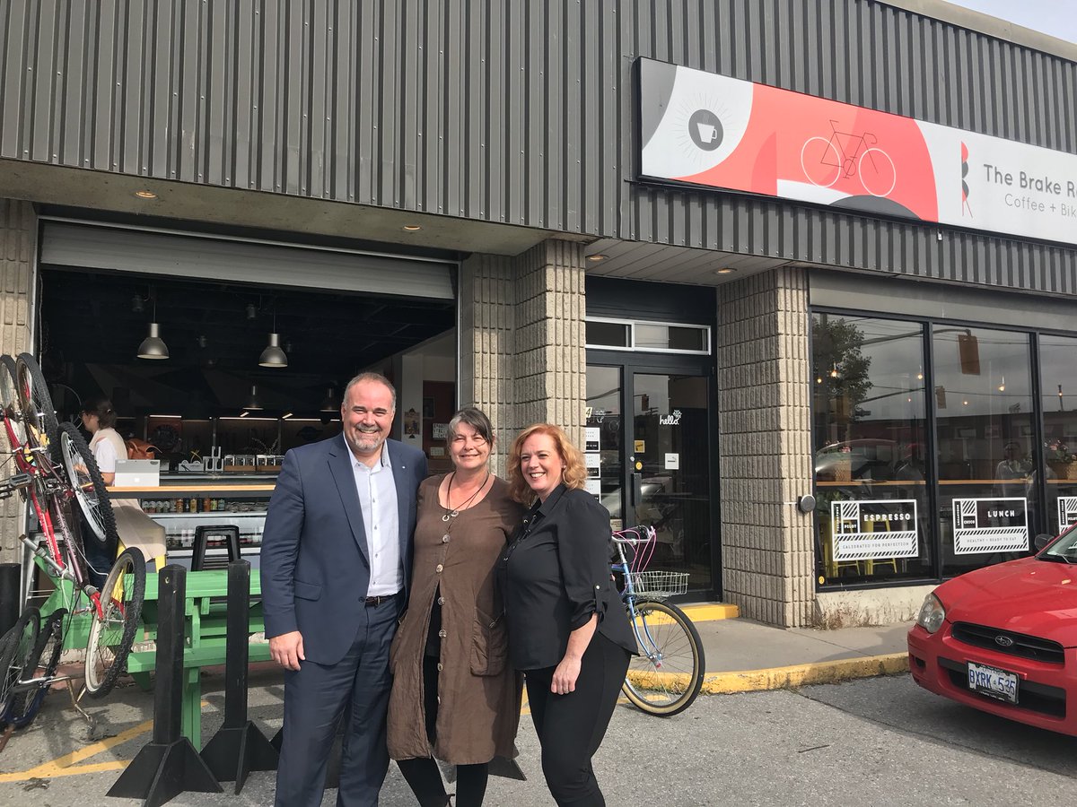 ToddSmithCANDU's tweet photo. A great meeting this morning with @MacLeodLisa and @cggranger from #TheGrangeOfPrinceEdwardWinery to discuss the #TemporaryForeignWorkersProgram #onpoli https://t.co/X1P3si3iLI