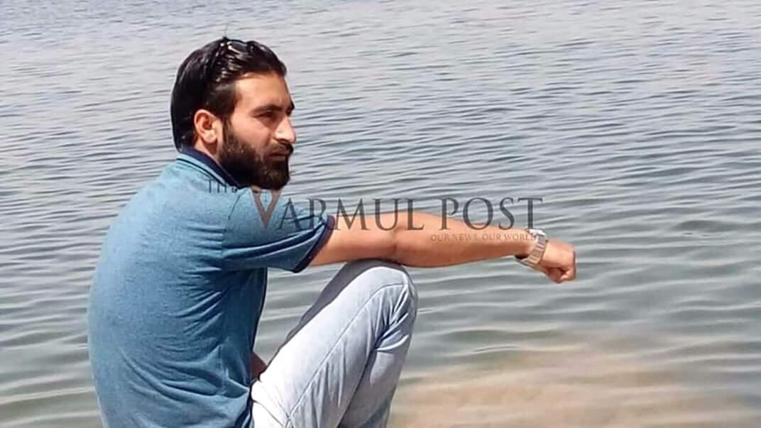 PIID_Team's tweet photo. #Pen to #Gun #Resistance will Continue aganist the #Indian #Occupation InSha Allah
Indebted to you Shaheed Commander  Dr #MananWani 
May Almighty Allah accept ur Shahadat.
#Solute u Dr Sb.

#FreeKahsmir #PIID_TEAM #DrMananWani #EndTheOccupation #Go_India_Go_Back #IndianWarCrimes https://t.co/aD7xSAMpmN