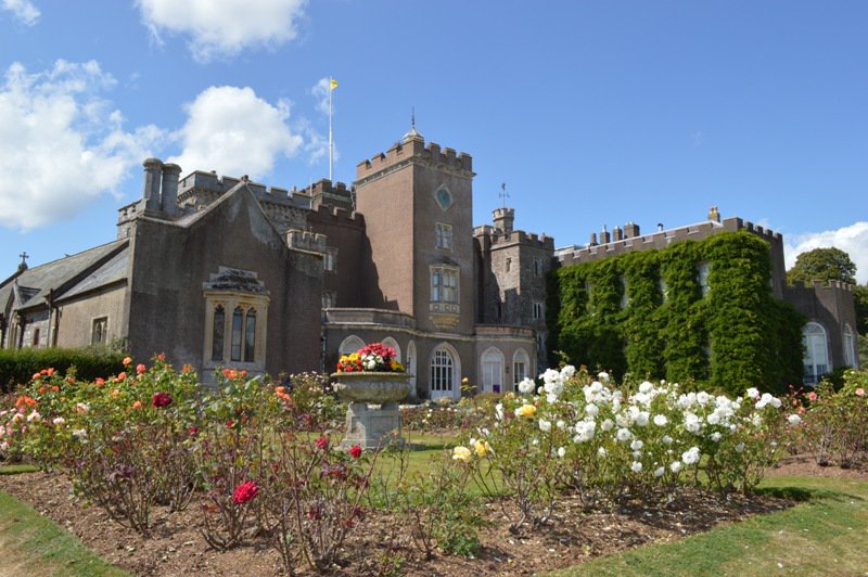 Are you interested in heritage &amp; culture? 🤨

Make sure to have a read of our blog post below about historical attractions, cultural places to visit and heritage things to do in the district of Teignbridge.

Read it here: goo.gl/3Bg7pc

<a href="/TeignTourism/">Teignbridge Tourism</a> <a href="/Teignbridge/">Teignbridge</a>