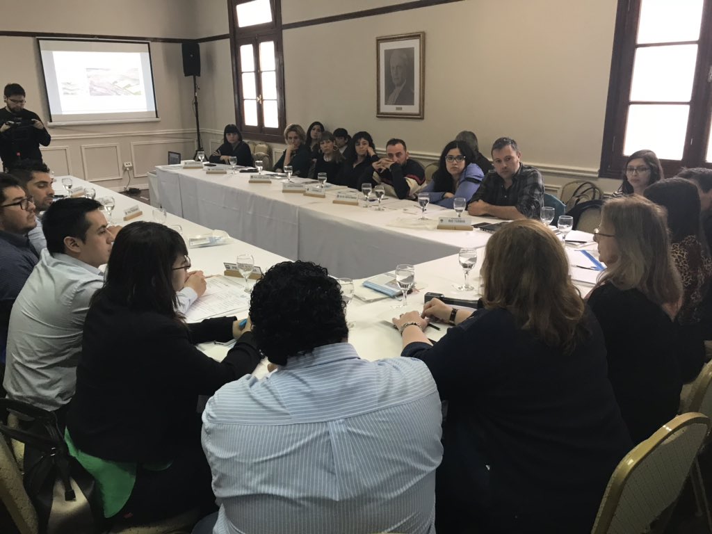 aliciakirchner's tweet photo. Tenemos q pensar estratégicamente las ciudades con mirada inclusiva, en función de la realidad actual y el futuro crecimiento, impulsando una agenda de trabajo permanente x el desarrollo de Santa Cruz: 1er Encuentro Provincial de Planificación Urbana #SantaCruzNosUne https://t.co/GgFkIsO3Iv