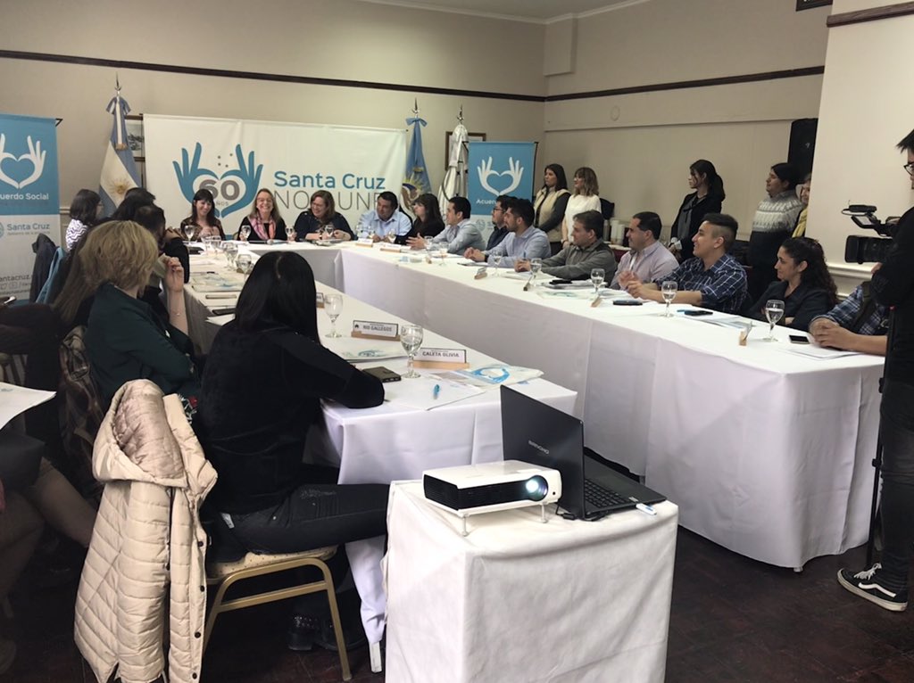 aliciakirchner's tweet photo. Tenemos q pensar estratégicamente las ciudades con mirada inclusiva, en función de la realidad actual y el futuro crecimiento, impulsando una agenda de trabajo permanente x el desarrollo de Santa Cruz: 1er Encuentro Provincial de Planificación Urbana #SantaCruzNosUne https://t.co/GgFkIsO3Iv