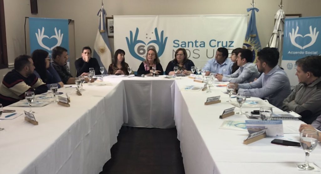 aliciakirchner's tweet photo. Tenemos q pensar estratégicamente las ciudades con mirada inclusiva, en función de la realidad actual y el futuro crecimiento, impulsando una agenda de trabajo permanente x el desarrollo de Santa Cruz: 1er Encuentro Provincial de Planificación Urbana #SantaCruzNosUne https://t.co/GgFkIsO3Iv