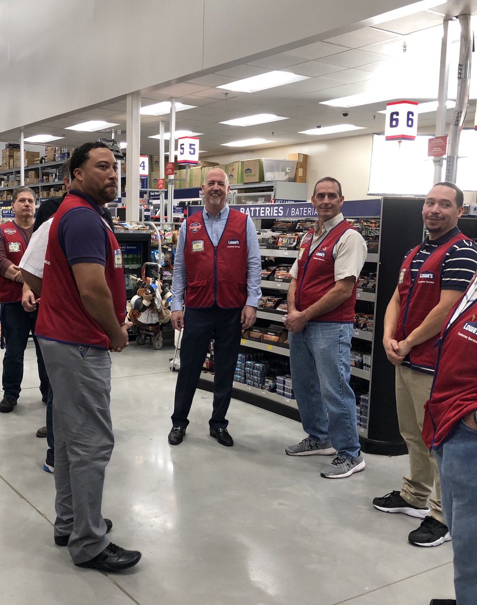 KJacobs090's tweet photo. Visit from Joe McFarland EVP in Paramus #Lowes2431 #excitingday  #GreatEmployees  #LoveWhereYouWork @AB_Market1217 @BSancilio @JodiLongR7HR https://t.co/2yzddg1i8k