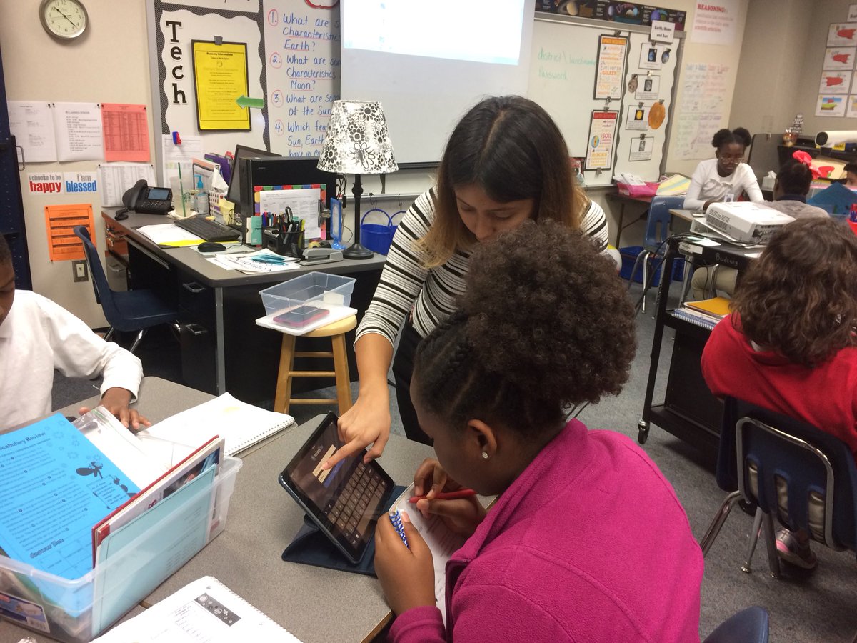 lawson2710's tweet photo. Than you Ms. Rivas for helping us with our Schoology assignment!
#budewigbulldogs #budewigscience #futureteachers https://t.co/hE1wMNkmPy