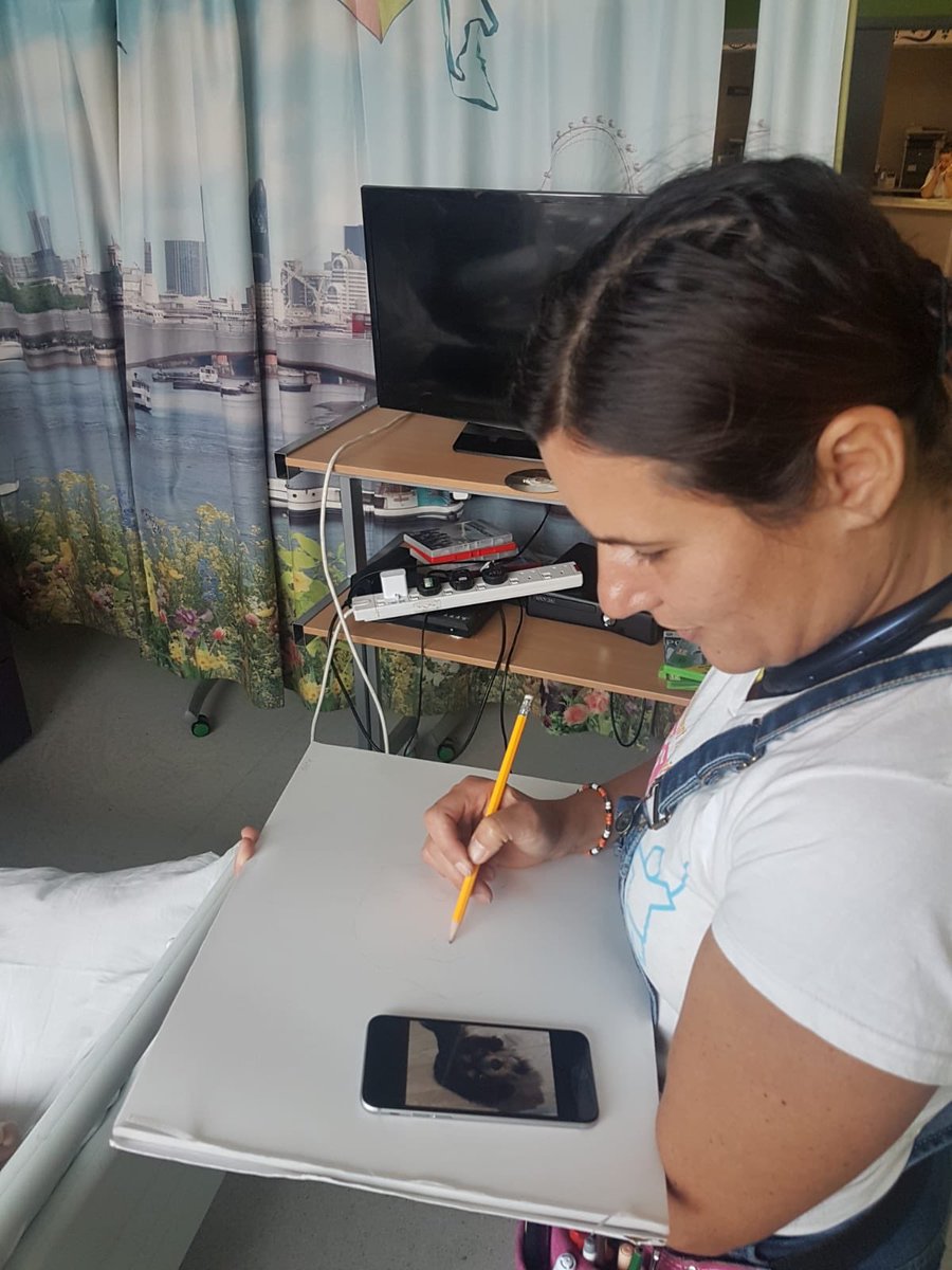 PlayTeamRLH's tweet photo. Thank you again to @spreadasmileuk for Cassie the PAT dogโs visit and wonderful artwork today, the patients and their families loved it ๐๐๐ also Liz @Birthlight returned for very popular sensory massage sessions #PiHW18 #everydayheroes #alwaysspreadingsmiles @RLHchildren https://t.co/zlrvXhp2Sh