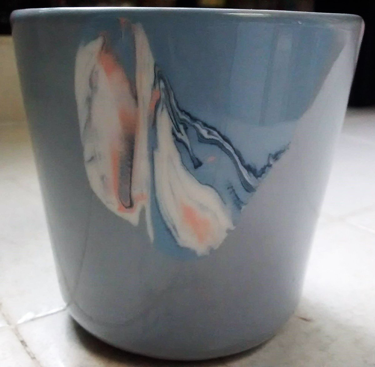 Helen_Carpent's tweet photo. Whichever way you look at it, this #Splatware cup is a joy to hold. Great project @GranbyWorkshop @Kickstarter #Handmade #Ceramics #MadeInGranby https://t.co/EKL6uFRZnI