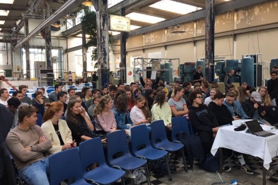 Stedenbouw is meer dan mooie plaatjes ontwerpen. Dat ontdekken eerstejaars studenten BUAS van projectbezoek aan Strijp S, Strijp R en Celsius in Eindhoven. Een terugblik: tinyurl.com/yco8wl4m  <a href="/bredauas/">Breda University of Applied Sciences</a> #celcius #strijps #strijpr #stedenbouw #urbandesign