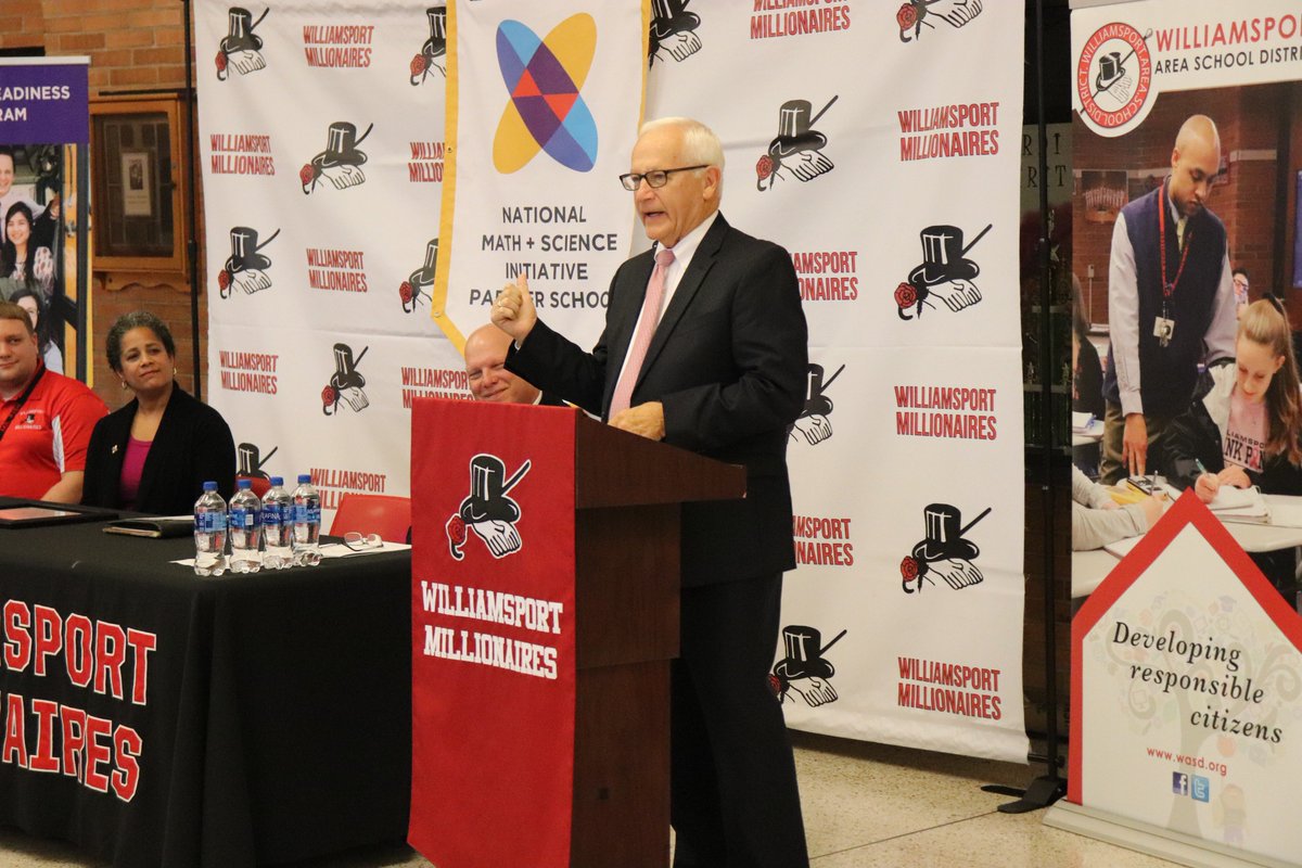 WASDSchools's tweet photo. Thank you to @SenatorGeneYaw and @NMSI officials for coming to @WAHSwasd this morning to formally announce and celebrate the district's reception of a $1.2M state grant to implement NMSI's College and Career Readiness Program! — https://t.co/Ic08pzUVlm https://t.co/2lKBf2GMKI