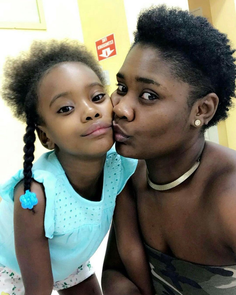 GRutshelle's tweet photo. Ma fifille et moi...😍💋😘
#Rutshelle
#RutshelleGuillaume
#GRutshelle https://t.co/SgEzb6Hf4S