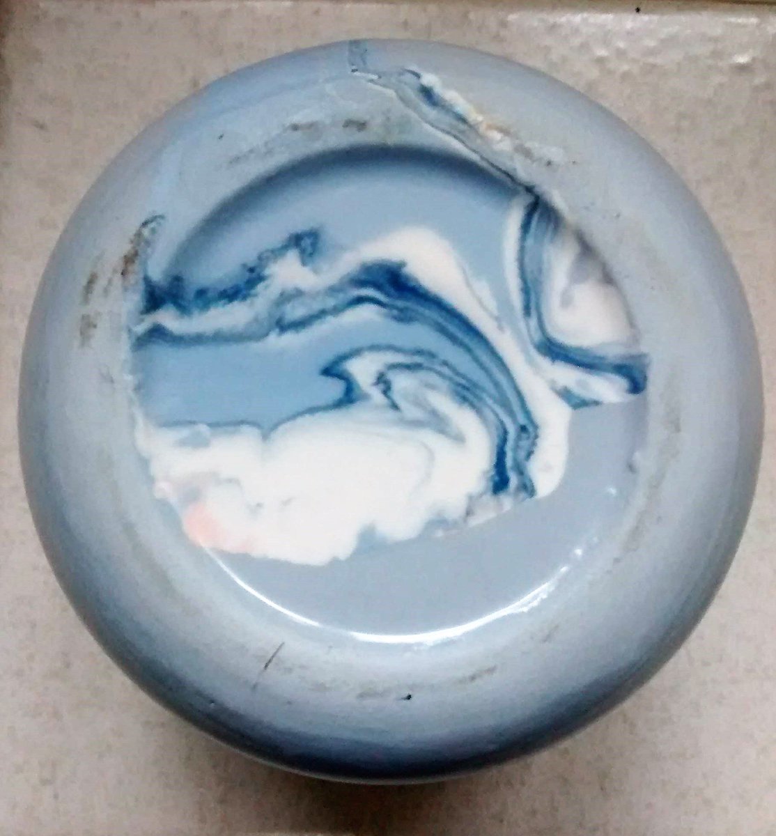 Helen_Carpent's tweet photo. Whichever way you look at it, this #Splatware cup is a joy to hold. Great project @GranbyWorkshop @Kickstarter #Handmade #Ceramics #MadeInGranby https://t.co/EKL6uFRZnI
