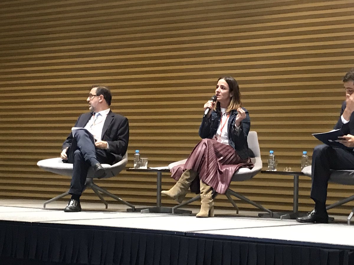 linaarbelaez's tweet photo. @PnudColombia en el #forocluster de la @camaracomerbog hablando sobre ODS, productividad y competitividad! https://t.co/jwHR9L1Vmr