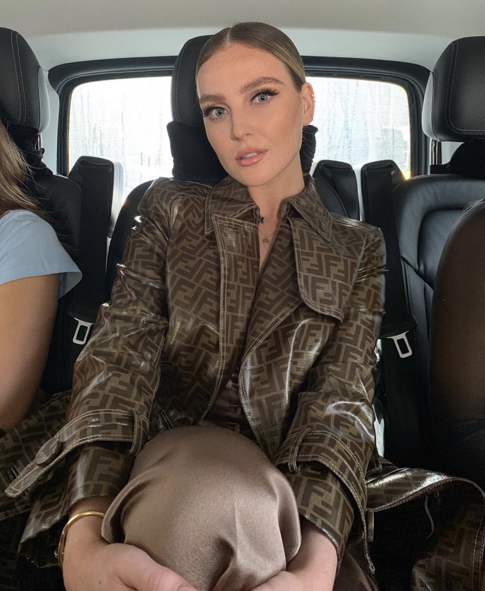 LittleMix's tweet photo. Can’t actually believe the new single drops at midnight tonight. I hope you all love it. I adore you all with my entire heart! #WomanLikeMe 🖤
P<3 https://t.co/XYWzglm9R7