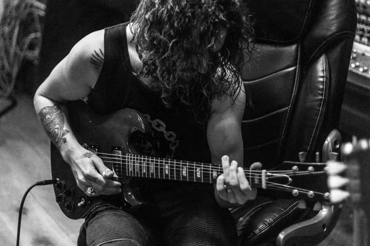 ItsRavenEye's tweet photo. Album 2. 

So far. So good. 

#raveneye #album #recording #rock #band #loud #newmusic #raw #loud #songs https://t.co/AcV4xIRHAC