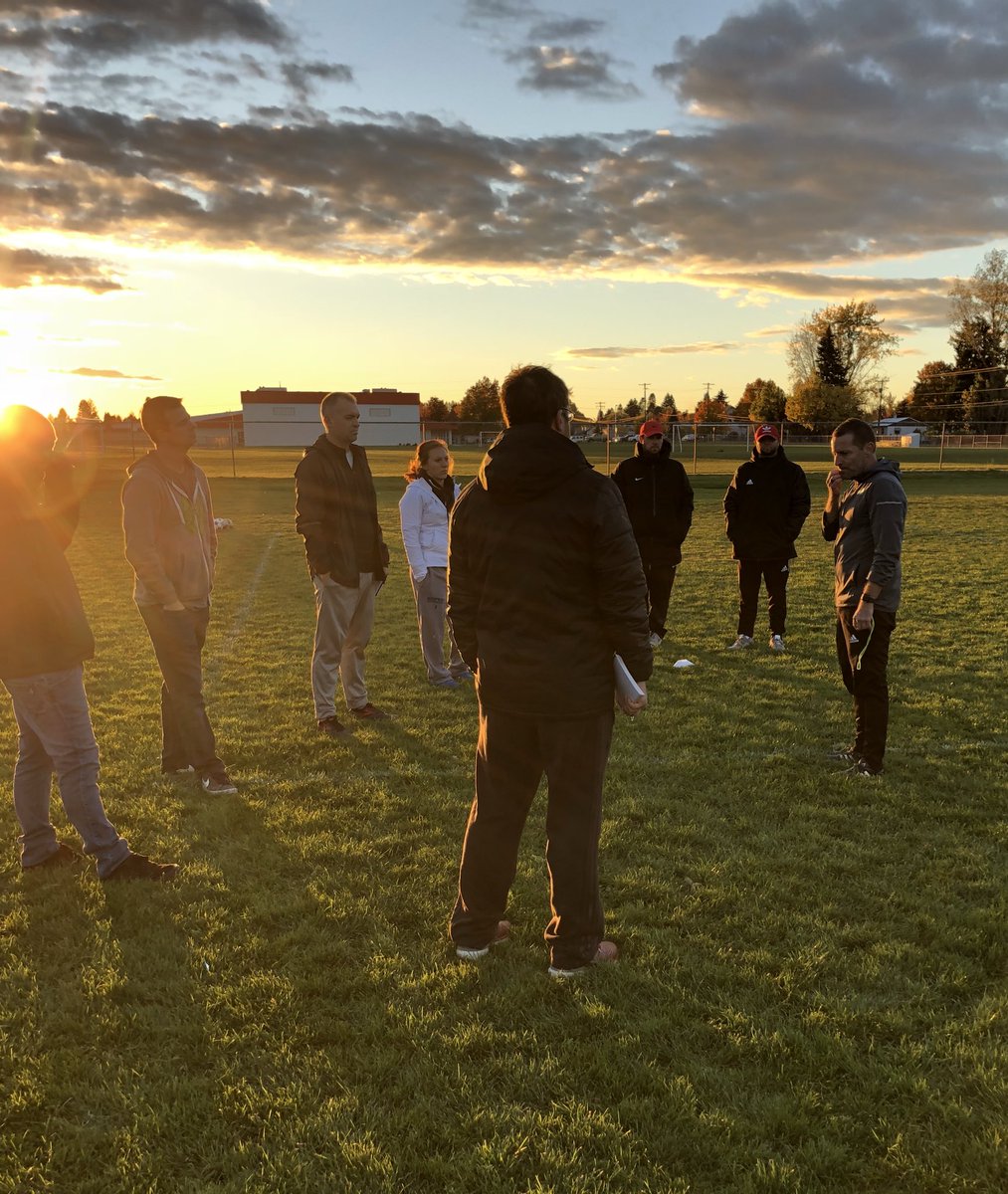TimbersNorthFC's tweet photo. The fall colors on 🔥 at last night Coaches Education session w Timbers Youth Sporting Director Mike Smith. #ClubCulture #GrowthMindset #AllianceClub https://t.co/XYWp50fHdW
