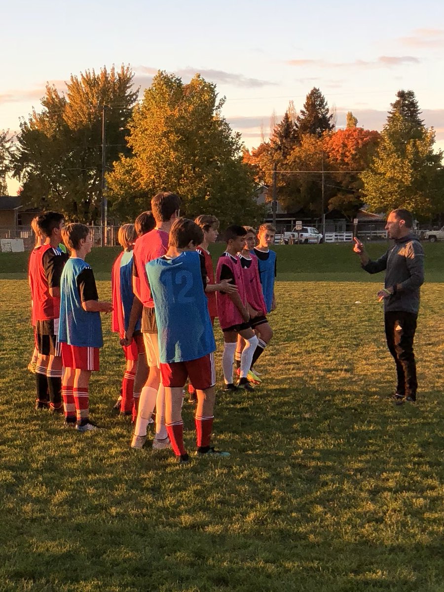 TimbersNorthFC's tweet photo. The fall colors on 🔥 at last night Coaches Education session w Timbers Youth Sporting Director Mike Smith. #ClubCulture #GrowthMindset #AllianceClub https://t.co/XYWp50fHdW