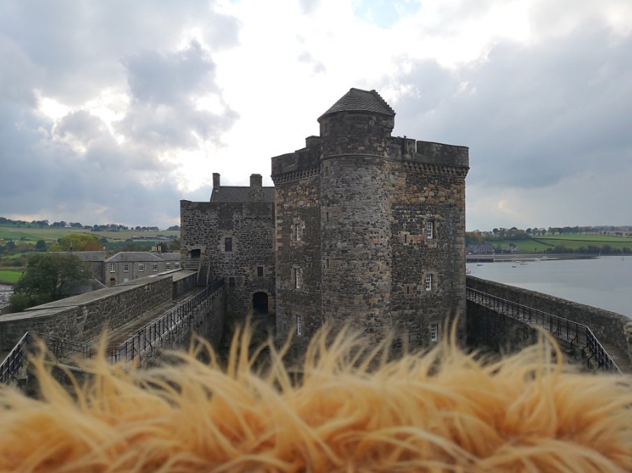 VisitScotNews's tweet photo. To celebrate the upcoming film #OutlawKing, our #coovan Archie is on the trail of its filming locations - providing information &amp; inspiration to visitors on his travels. He's the #OutlawCoo! and was at #Linlithgow Palace and #Blackness Castle today @DiaryofaCooVan https://t.co/uhsNo74vy4