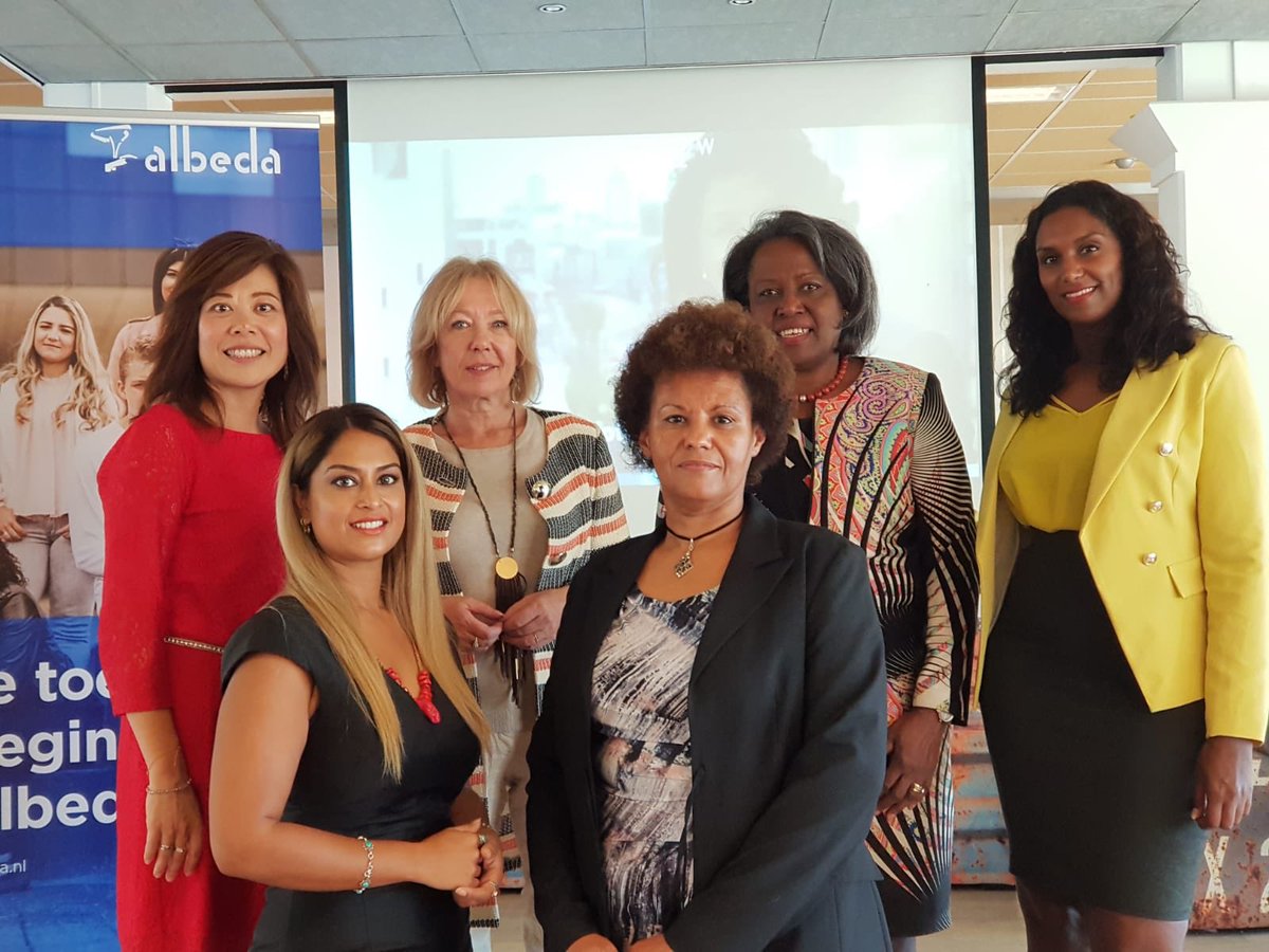 fengmaggie's tweet image. Together with top ladies, #InspirationTalks to #MBO #Female students #FutureIsFemale @AlbedaMBO #Rotterdam. Thanks for the invite @ezvn!