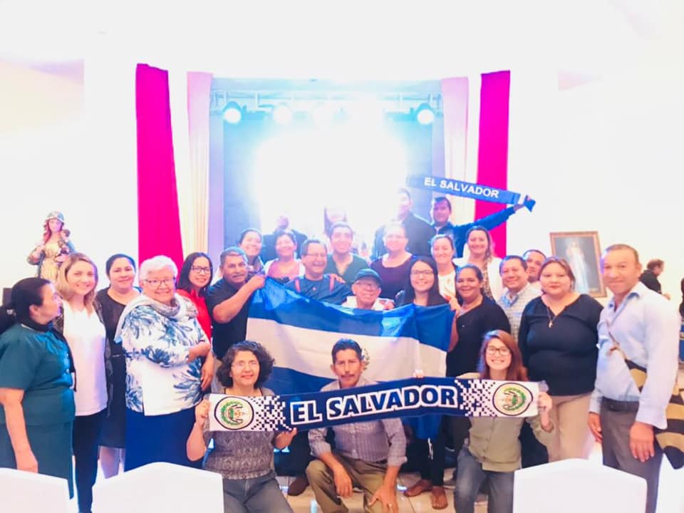 JesusE78's tweet photo. Hnos de #RCC 🇸🇻 ¡Ya listos para vivir el #ECCLA! 🇸🇻felicidades ❤️❤️❤️ https://t.co/AeZGts3wBr