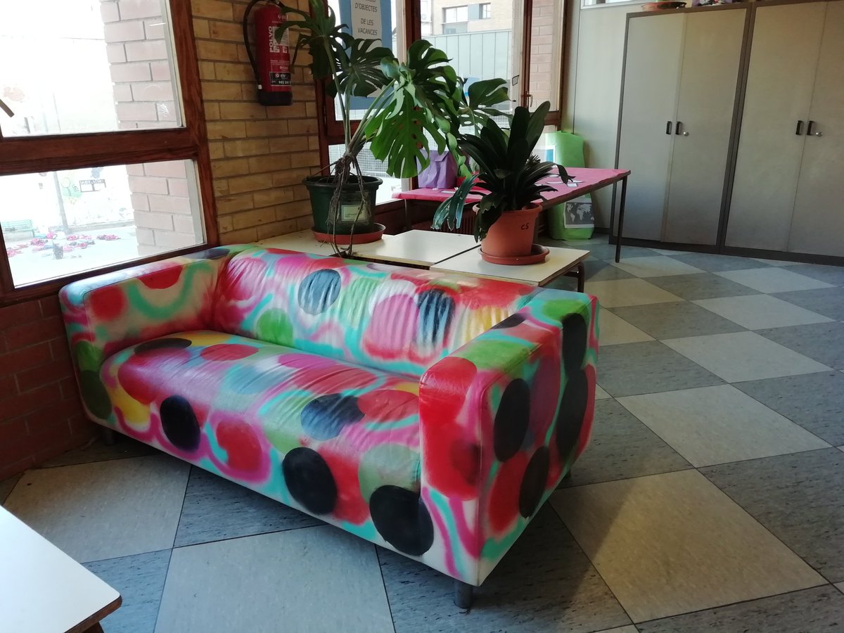 RoserCaritx's tweet photo. Avui hem gaudit molt @escolaelsagrer pintant amb els de 6è #sofart @AmpaSagrer ens ha quedat de disseny https://t.co/qi40aUCVtY