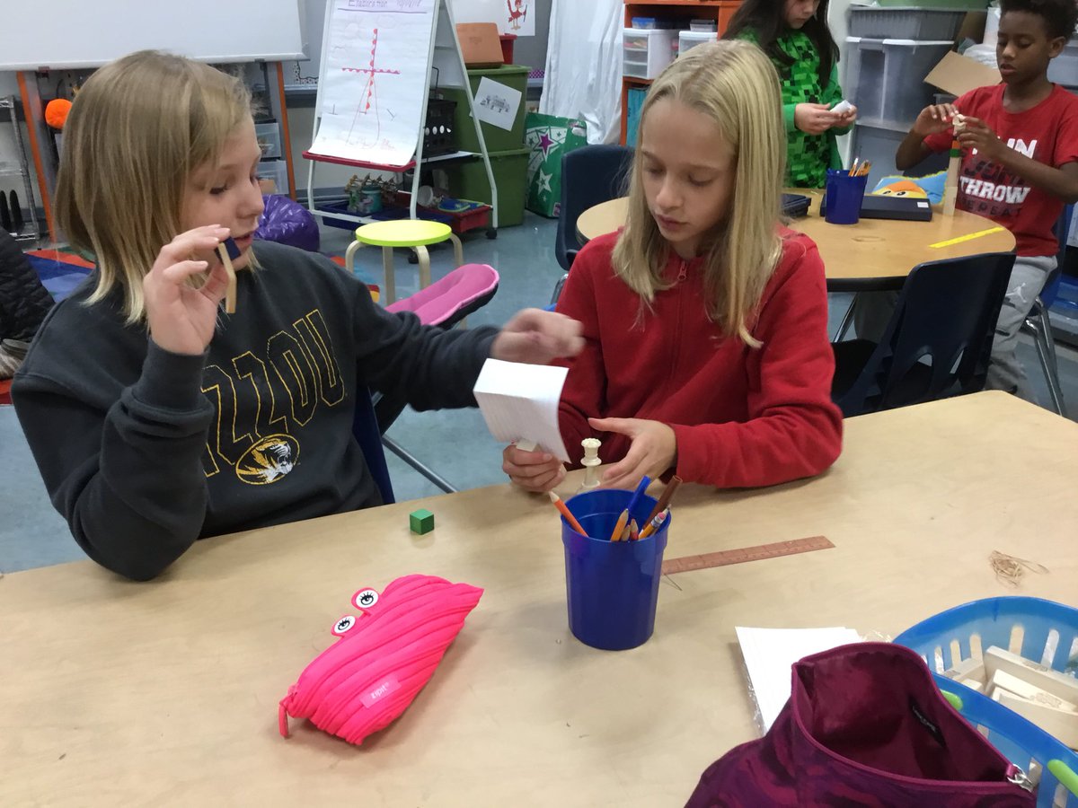 MooreClass803's tweet image. Learned bc it was very challenging it was hard managing our time. Part of the prblm was when other ppl would finish we’d look over &amp;amp; check that design off our list. We had a lot of perseverence-that’s what made it fun! -Kylie &amp;amp; Sloane, Queen’s Dilemma #RobREACH #5th @jennmoore134