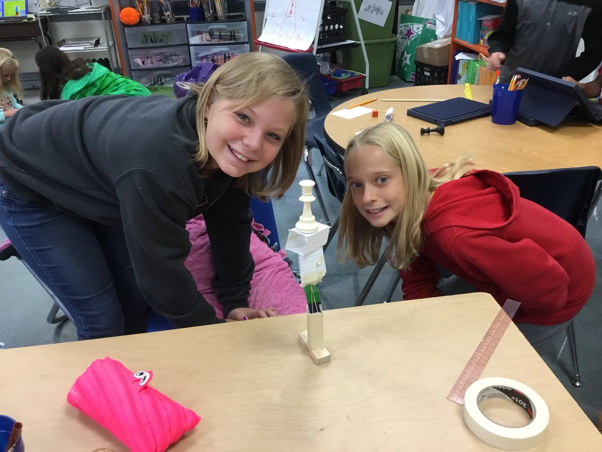 MooreClass803's tweet image. Learned bc it was very challenging it was hard managing our time. Part of the prblm was when other ppl would finish we’d look over &amp;amp; check that design off our list. We had a lot of perseverence-that’s what made it fun! -Kylie &amp;amp; Sloane, Queen’s Dilemma #RobREACH #5th @jennmoore134