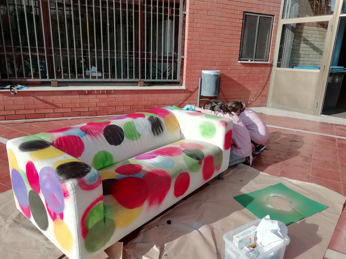 RoserCaritx's tweet photo. Avui hem gaudit molt @escolaelsagrer pintant amb els de 6è #sofart @AmpaSagrer ens ha quedat de disseny https://t.co/qi40aUCVtY