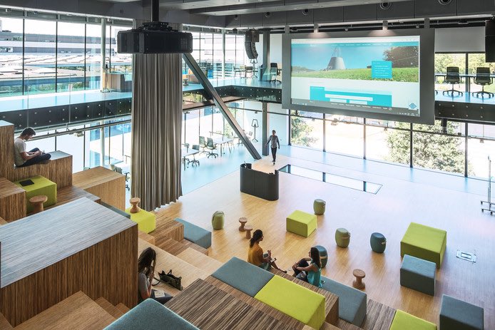 CelineBovy's tweet photo. Het *iconische* gebouw van Elektro (#TUdelft) wordt gesloopt https://t.co/RrfviWH2hP . Mooi. Huppetee weg ermee en nog meer mooie en duurzame dingen neerzetten zoals Pulse, Library en de natuurkundenieuwbouw. https://t.co/NdLCCqOflI