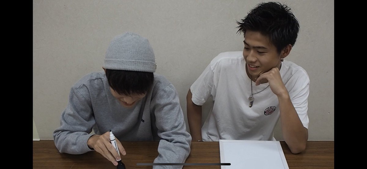 Comyoutuber2's tweet photo. 2本目の動画先ほど上がりました！！
今回はお互いの活動名決めです😄
https://t.co/A1eCbFQhyA
リンクからご覧ください！！！ https://t.co/ECY46TLny8