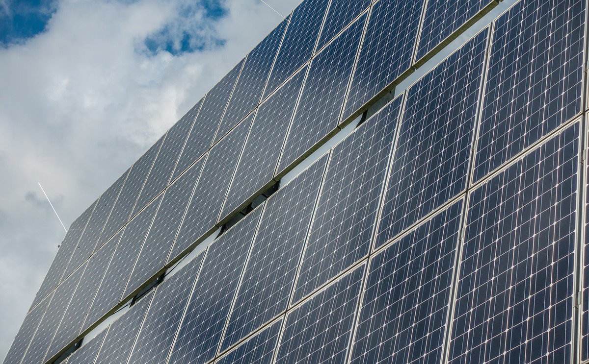 AuroraSolarTech's tweet photo. There are now 1 trillion watts of wind and #solar installed around the world, according to new figures from @business.

It took a few decades to get here, but it’ll only take five years to do it again — and at a cost that's nearly 50% cheaper: https://t.co/x42nuV3s3y https://t.co/VC6VXiDqoL