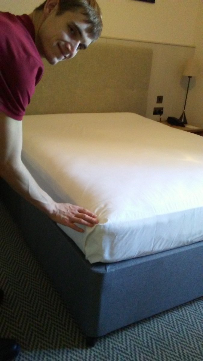 StonyDean's tweet image. What you can see is a perfect &apos;made bed&apos; (yes there is such a thing) and a &apos;Hospital corner&apos; in the making of which the Interns were rightly very proud of. #internship #gettingreadyforwork #Hospitality #learningoutsideoftheclassroom