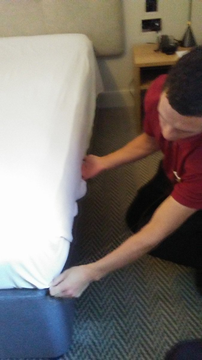 StonyDean's tweet image. What you can see is a perfect &apos;made bed&apos; (yes there is such a thing) and a &apos;Hospital corner&apos; in the making of which the Interns were rightly very proud of. #internship #gettingreadyforwork #Hospitality #learningoutsideoftheclassroom