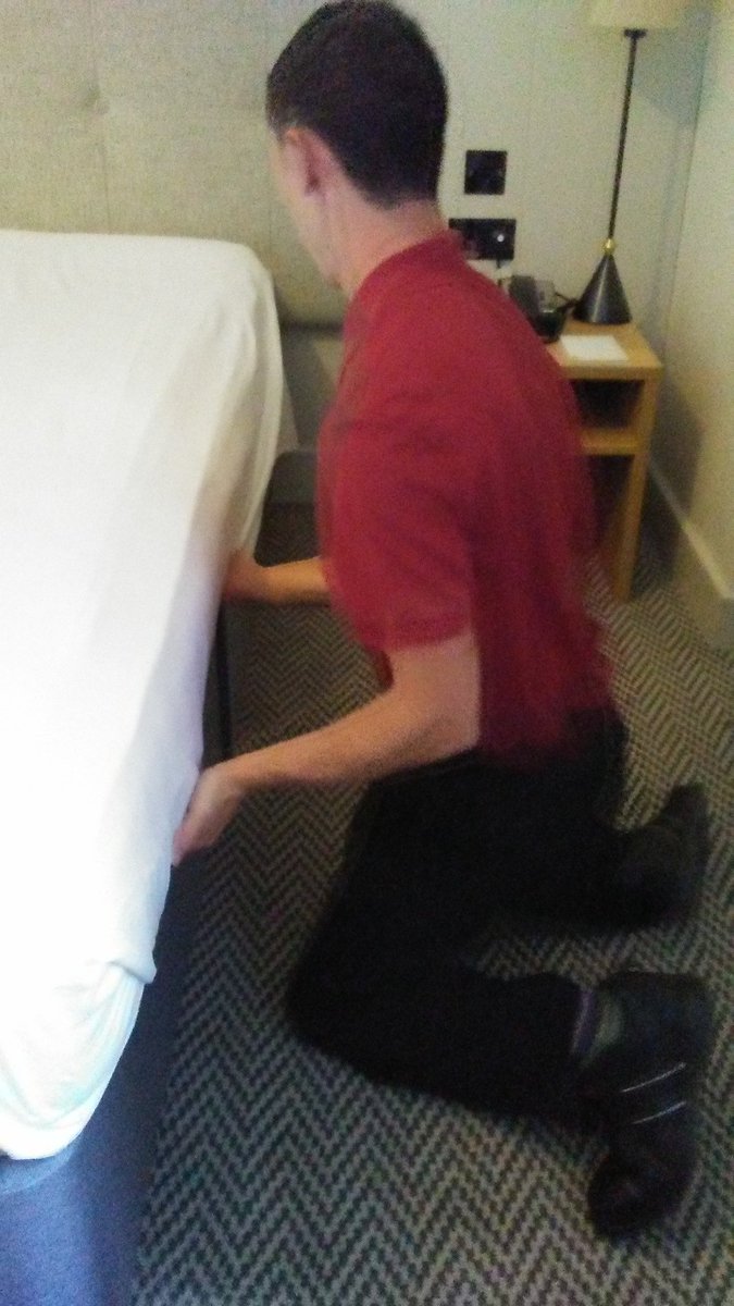 StonyDean's tweet image. What you can see is a perfect &apos;made bed&apos; (yes there is such a thing) and a &apos;Hospital corner&apos; in the making of which the Interns were rightly very proud of. #internship #gettingreadyforwork #Hospitality #learningoutsideoftheclassroom