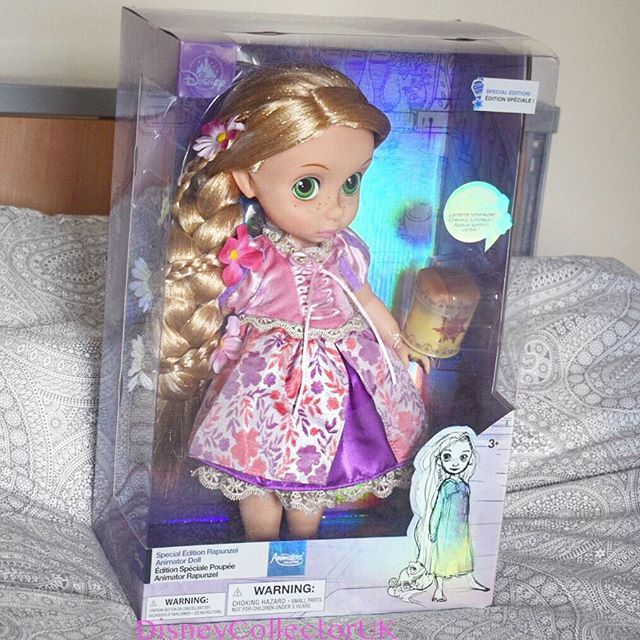 TheDisneyCastle's tweet photo. I got the last animator special edition rapunzel from store today. My Nan picked her up for me!! She’s so beautiful! I loved Tink so had to get Rapunzel too.. Only issue is, her lantern doesn’t light up... her hair does but her lamp don’t.. not sure if it’s supposed to work … https://t.co/IshRoH6akG